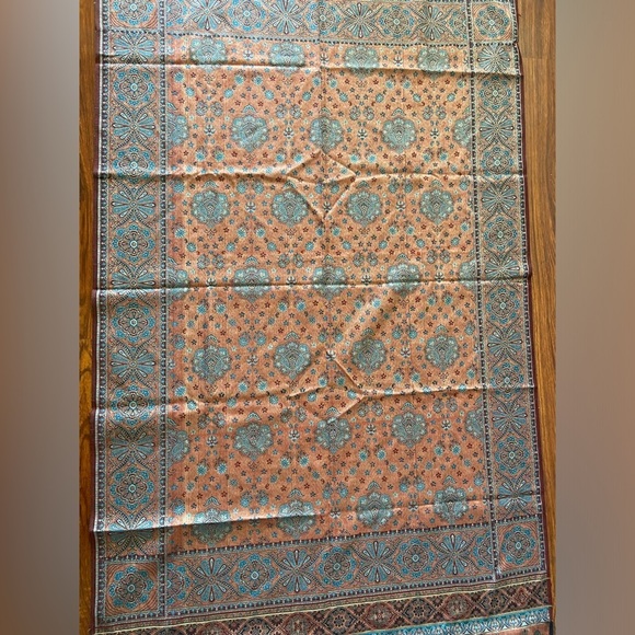 Beautiful light reversible Paisley Brocade Tassel Large Scarf Pashmina Throw - Picture 6 of 13